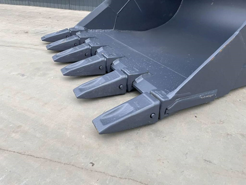 Komatsu PC290 - Godet pour Engins de chantier: photos 5 Komatsu PC290 - Godet pour Engins de chantier: photos 5