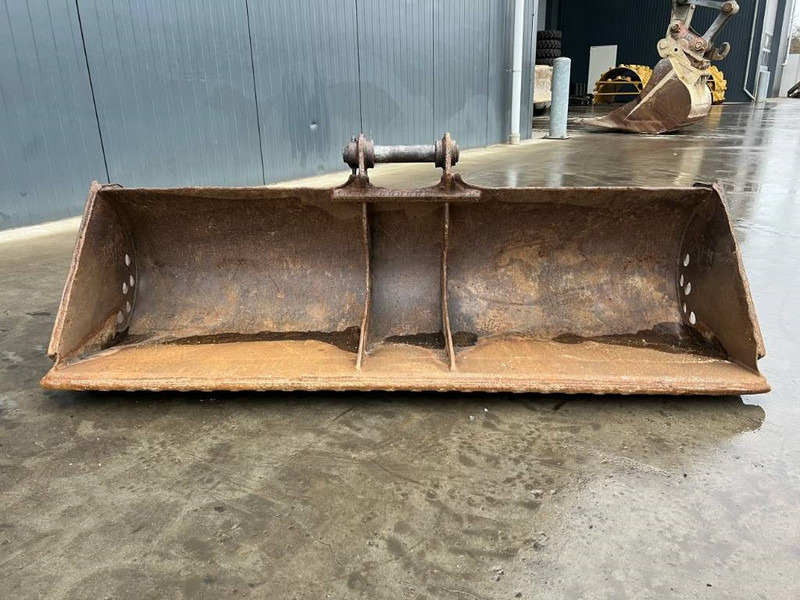 Miller Geith Caterpillar 305 / 306 - Godet pour Engins de chantier: photos 2 Miller Geith Caterpillar 305 / 306 - Godet pour Engins de chantier: photos 2