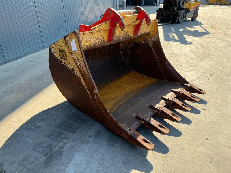 OilQuick OQ65 - Godet pour Engins de chantier: photos 3 OilQuick OQ65 - Godet pour Engins de chantier: photos 3