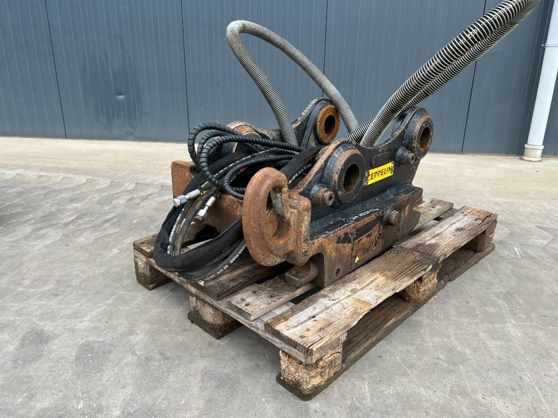 OilQuick OQ70/55 - 320E / 320F / 323E / 323F / 325F - Attache rapide pour Engins de chantier: photos 1 OilQuick OQ70/55 - 320E / 320F / 323E / 323F / 325F - Attache rapide pour Engins de chantier: photos 1