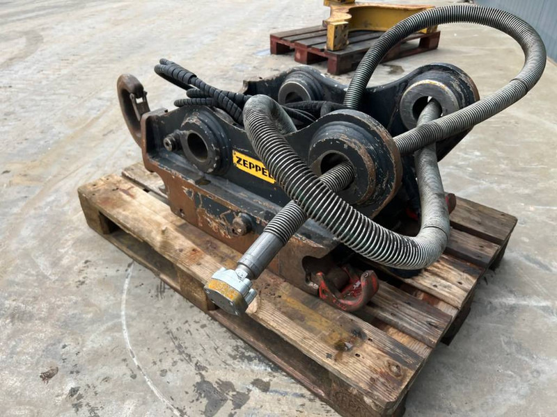 Attache rapide pour Engins de chantier OilQuick OQ70/55 - 320E / 325F: photos 7
