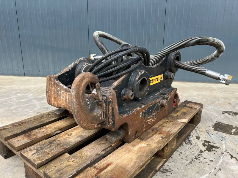 OilQuick OQ70/55 - 320E / 325F - Attache rapide pour Engins de chantier: photos 1 OilQuick OQ70/55 - 320E / 325F - Attache rapide pour Engins de chantier: photos 1