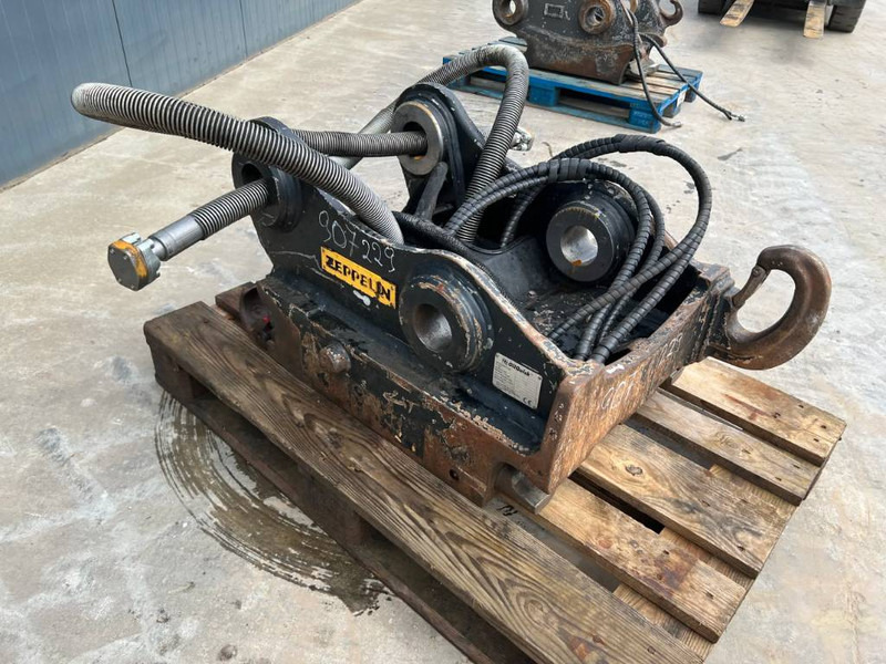 OilQuick OQ70/55 - 320E / 325F - Attache rapide pour Engins de chantier: photos 3 OilQuick OQ70/55 - 320E / 325F - Attache rapide pour Engins de chantier: photos 3