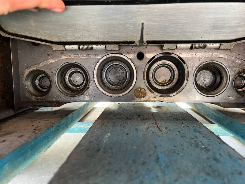 Attache rapide pour Engins de chantier OilQuick OQ70/55 - 323E: photos 17