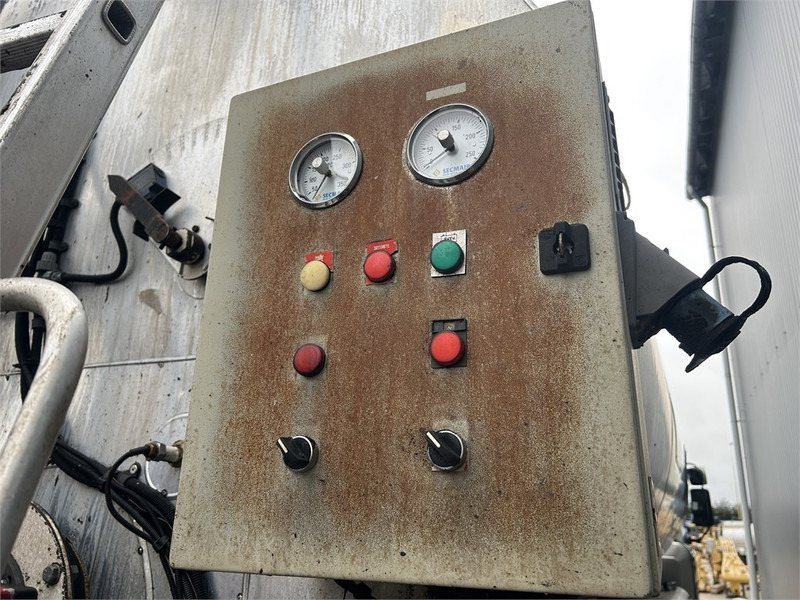 Répandeuse pour transport de bitume Renault Rincheval - 12.000 Liter: photos 7 Répandeuse pour transport de bitume Renault Rincheval - 12.000 Liter: photos 7