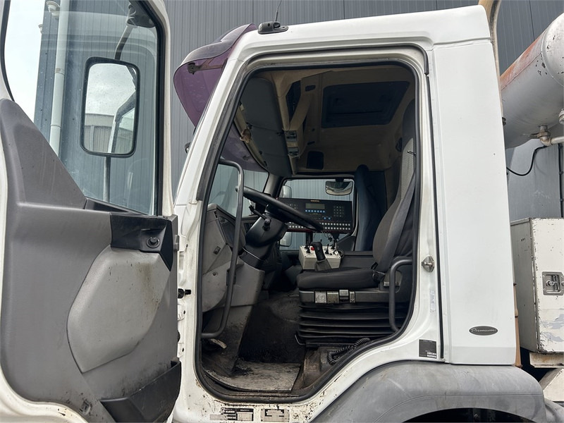 Répandeuse pour transport de bitume Renault Rincheval - 12.000 Liter: photos 8 Répandeuse pour transport de bitume Renault Rincheval - 12.000 Liter: photos 8