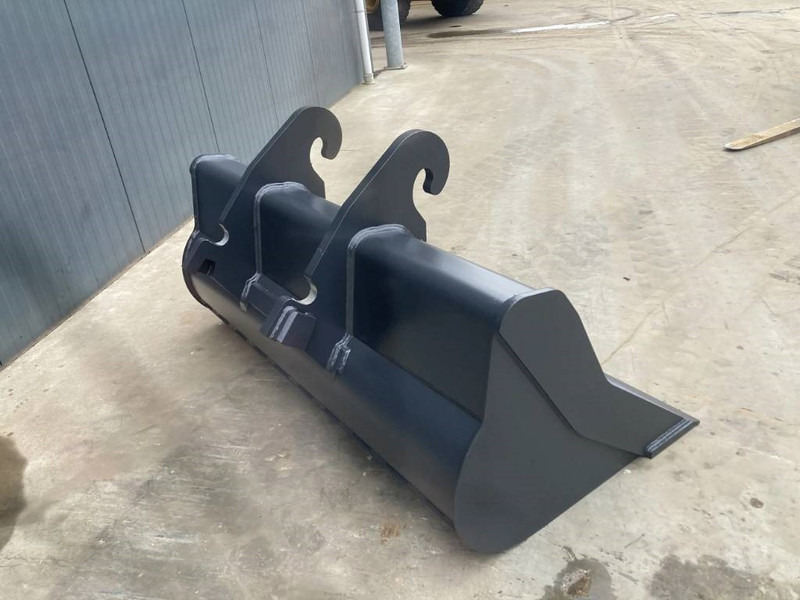 Smitma CW30 1.80 m - Godet pour Engins de chantier: photos 3 Smitma CW30 1.80 m - Godet pour Engins de chantier: photos 3