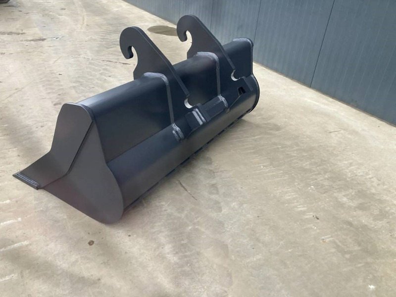 Smitma CW30 1.80 m - Godet pour Engins de chantier: photos 2 Smitma CW30 1.80 m - Godet pour Engins de chantier: photos 2