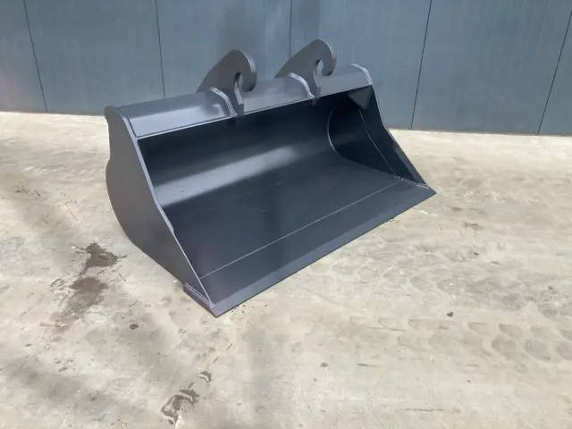 Smitma CW30 1.80 m - Godet pour Engins de chantier: photos 1 Smitma CW30 1.80 m - Godet pour Engins de chantier: photos 1