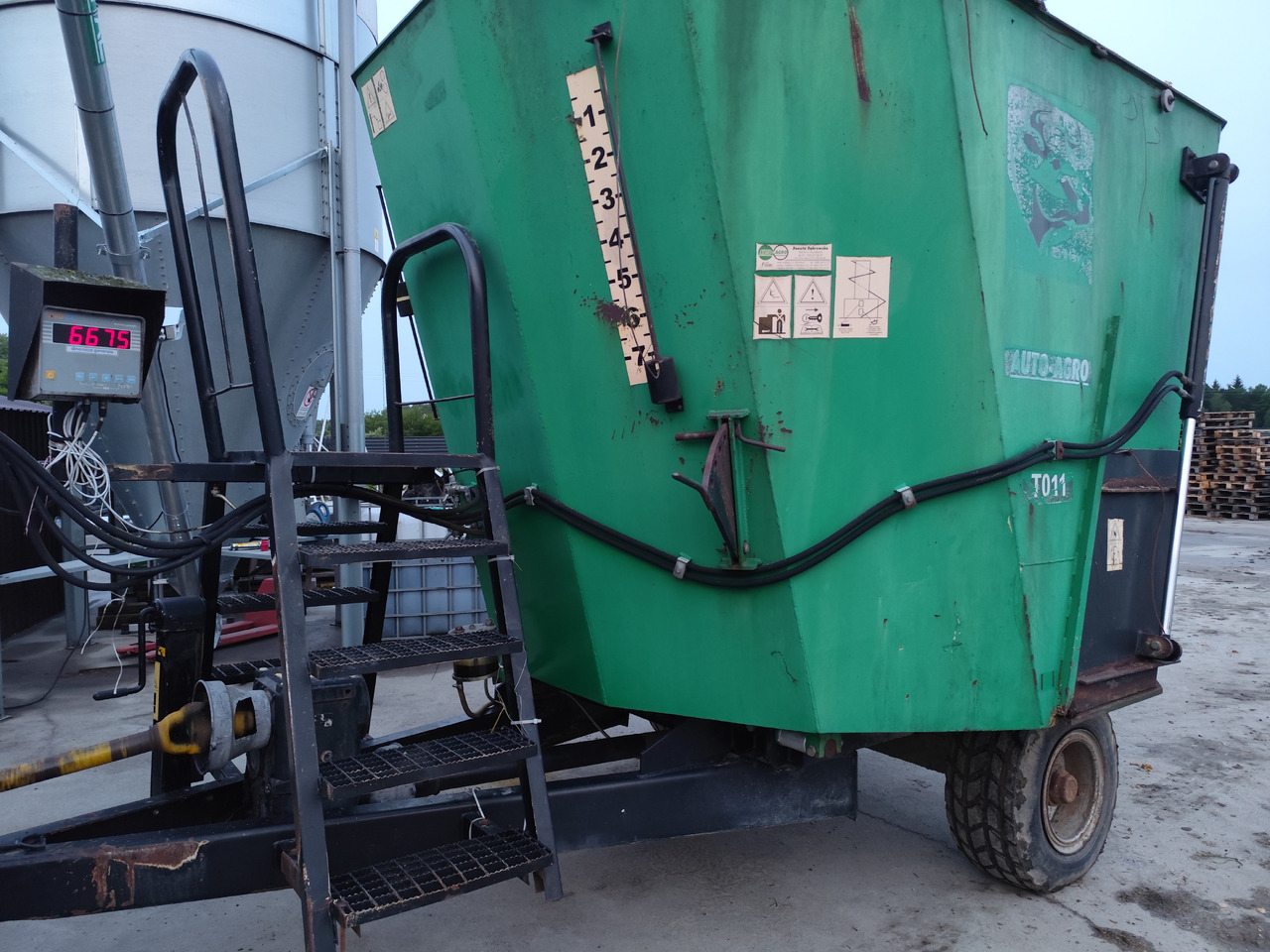 Auto-Agro T-011 - Mélangeuse: photos 1 Auto-Agro T-011 - Mélangeuse: photos 1