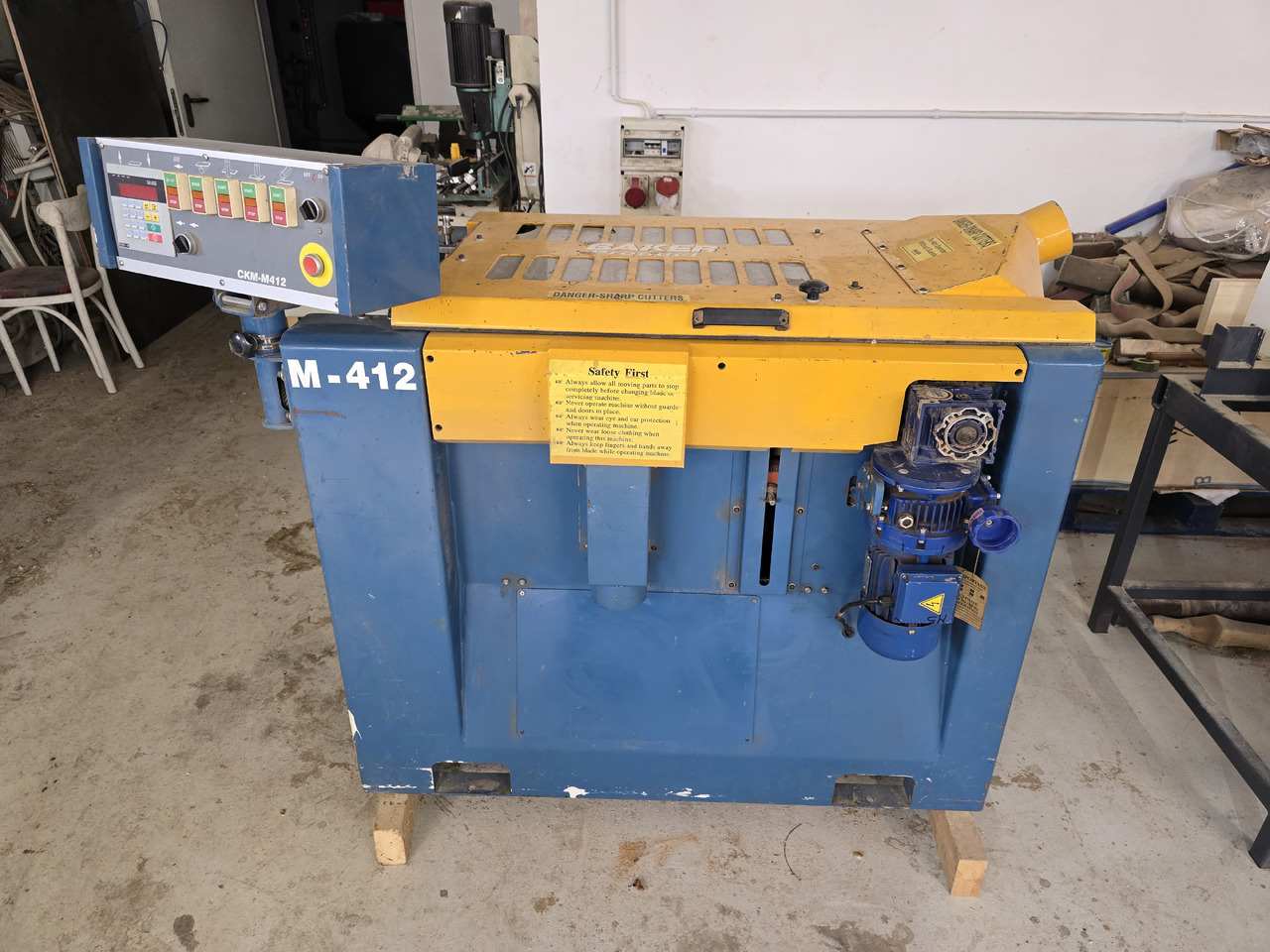 BAKER M-412 - Machine-outil: photos 2 BAKER M-412 - Machine-outil: photos 2