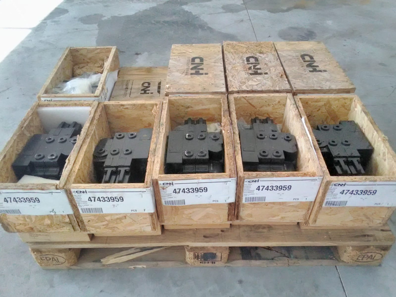 CNH 47433959 - Valve hydraulique pour Machine agricole: photos 1 CNH 47433959 - Valve hydraulique pour Machine agricole: photos 1