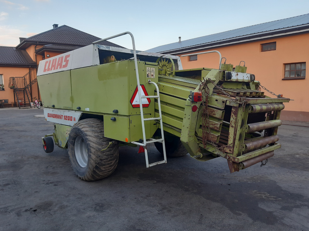 Claas Quadrant 1200 N - Presse à balles cubiques: photos 2 Claas Quadrant 1200 N - Presse à balles cubiques: photos 2