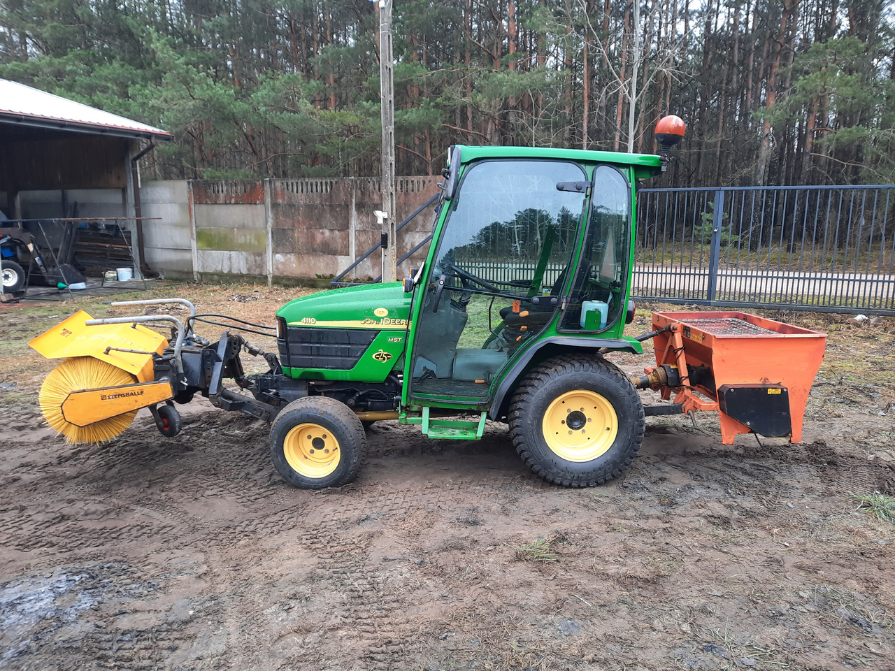 JOHN DEERE 4110 - Tracteur agricole: photos 3 JOHN DEERE 4110 - Tracteur agricole: photos 3