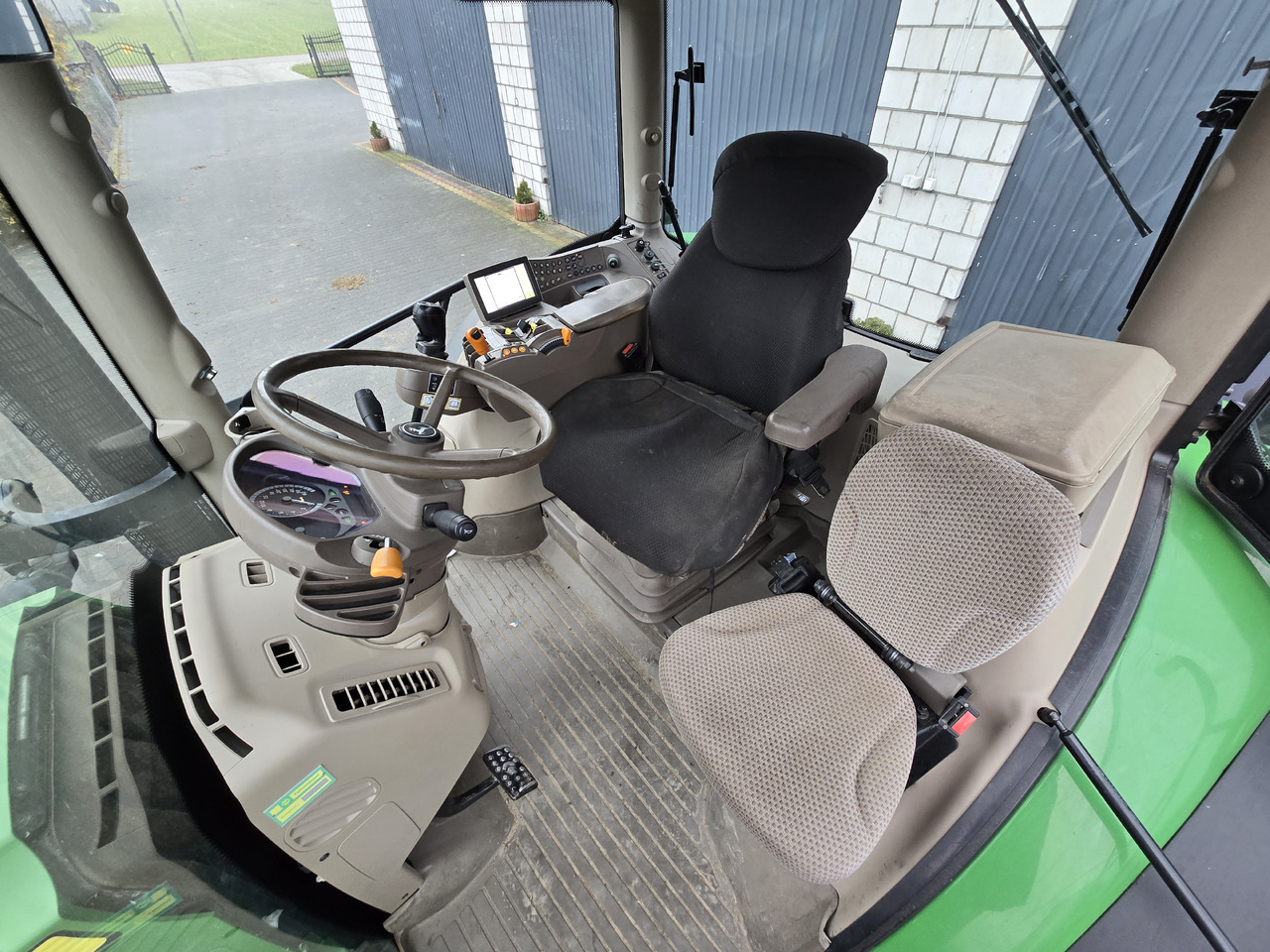 JOHN DEERE 6140R - Tracteur agricole: photos 2 JOHN DEERE 6140R - Tracteur agricole: photos 2