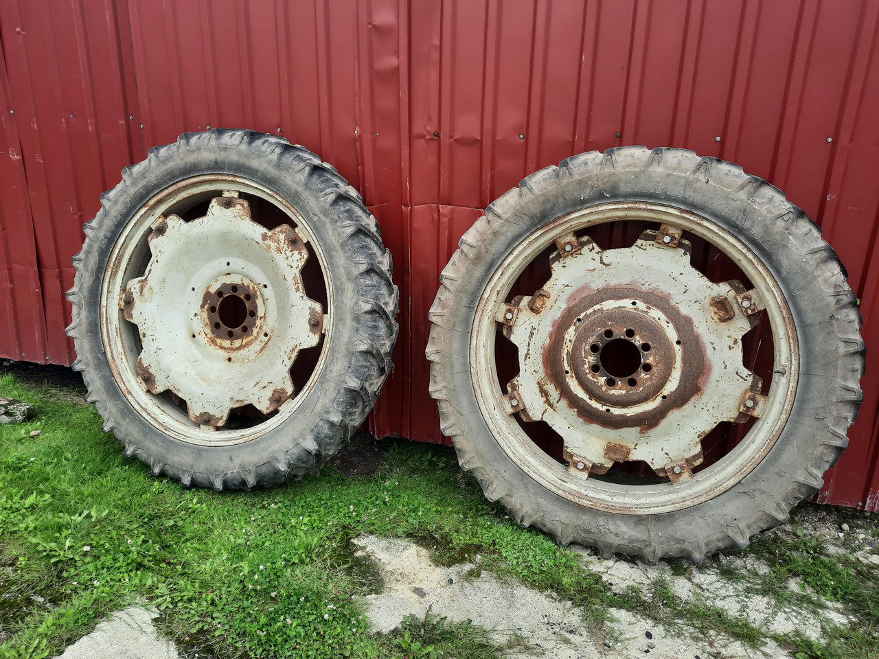 KLEBER Super 3 11.2 R44 - Roue complète pour Machine agricole: photos 2 KLEBER Super 3 11.2 R44 - Roue complète pour Machine agricole: photos 2