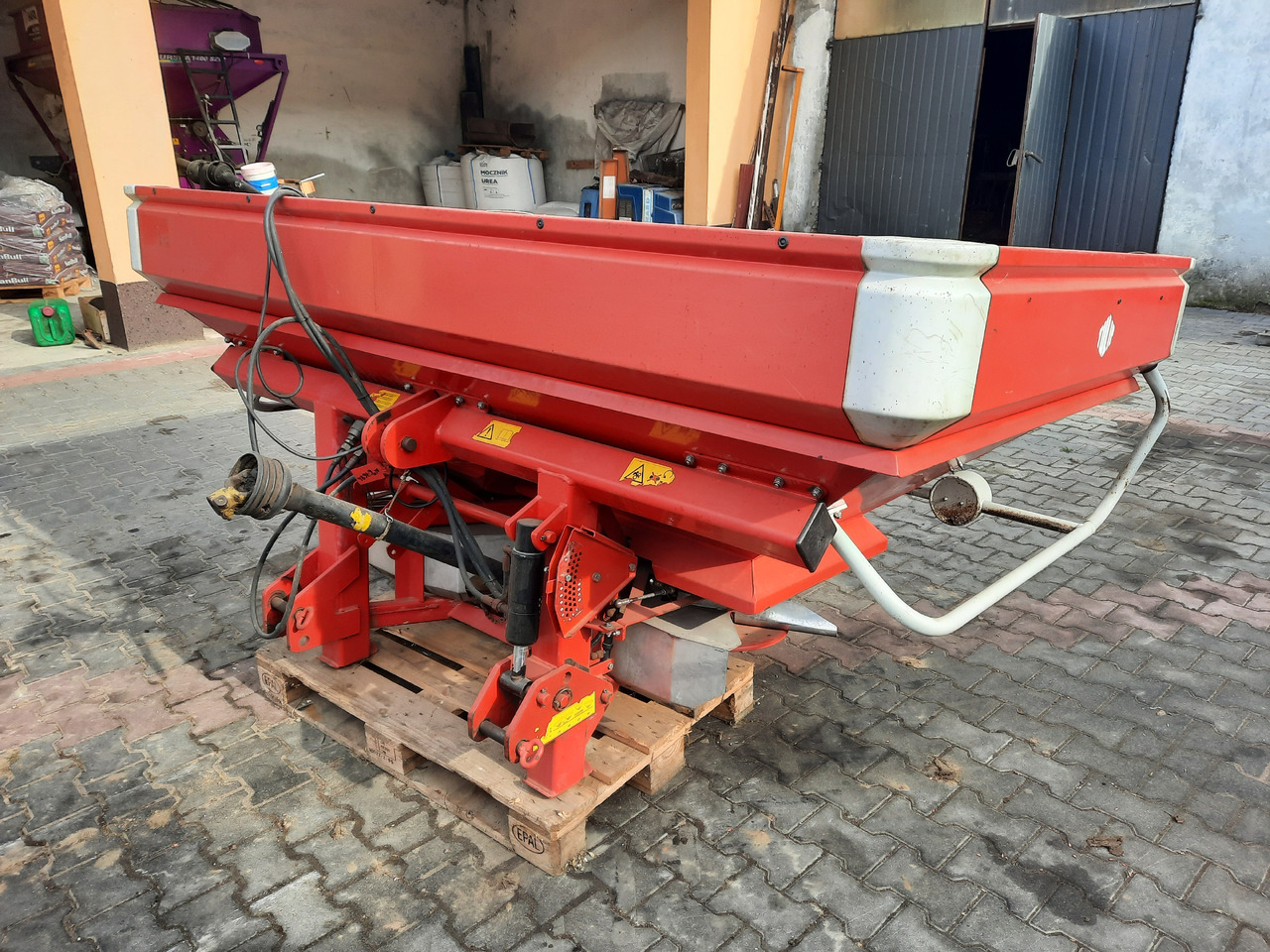 LELY CENTERLINER SX 2000 L - Distributeur d'engrais: photos 2 LELY CENTERLINER SX 2000 L - Distributeur d'engrais: photos 2