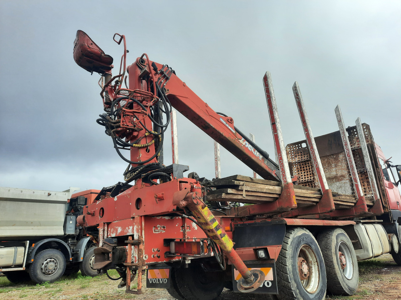 LOGLIFT F 105 S - Grue auxiliaire: photos 2 LOGLIFT F 105 S - Grue auxiliaire: photos 2