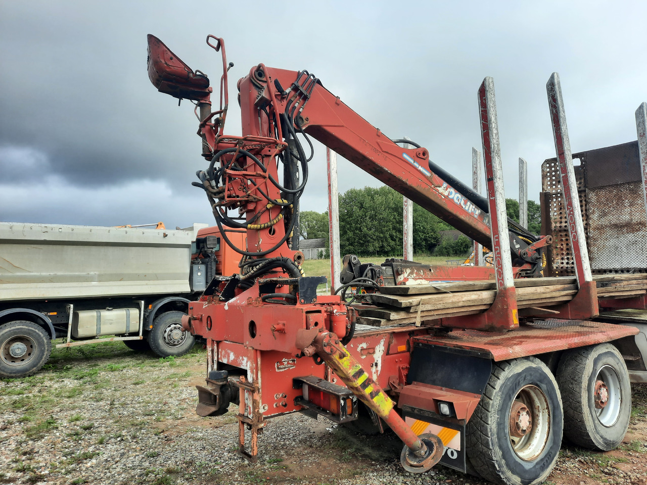 LOGLIFT F 105 S - Grue auxiliaire: photos 1 LOGLIFT F 105 S - Grue auxiliaire: photos 1