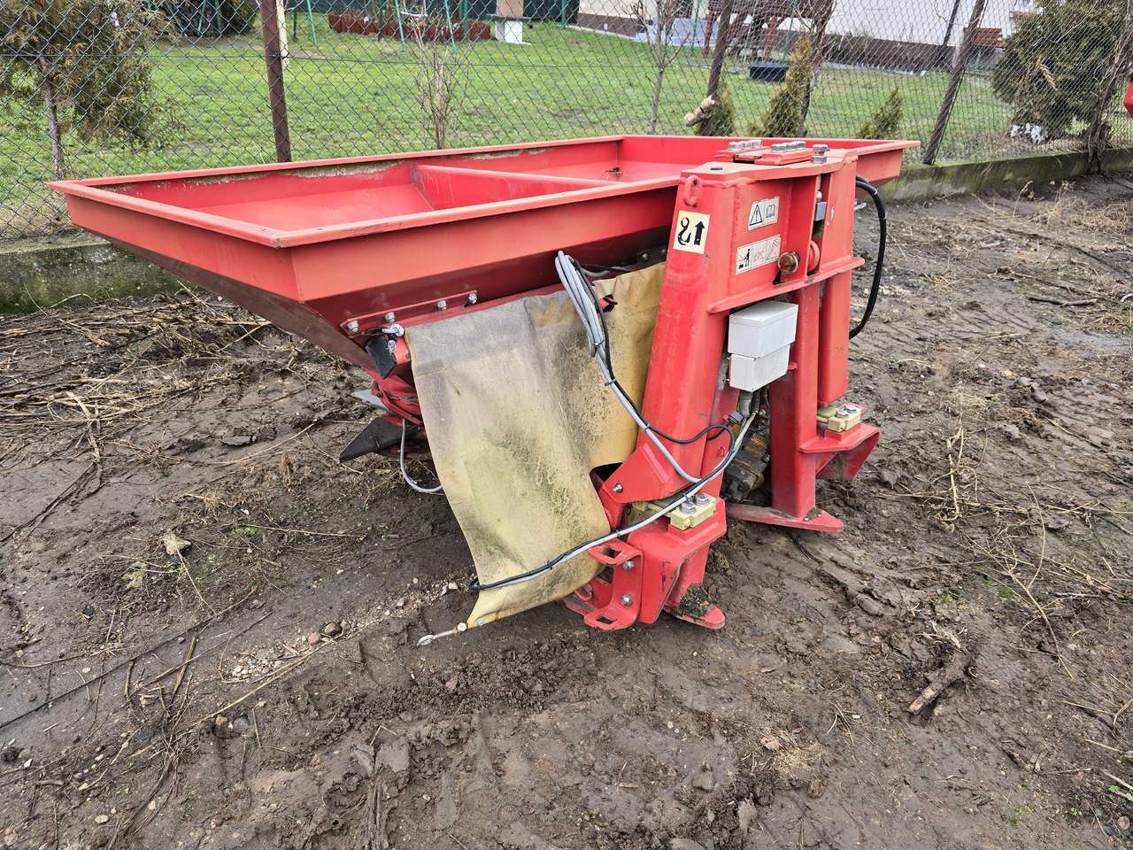Lely - Distributeur d'engrais: photos 1 Lely - Distributeur d'engrais: photos 1
