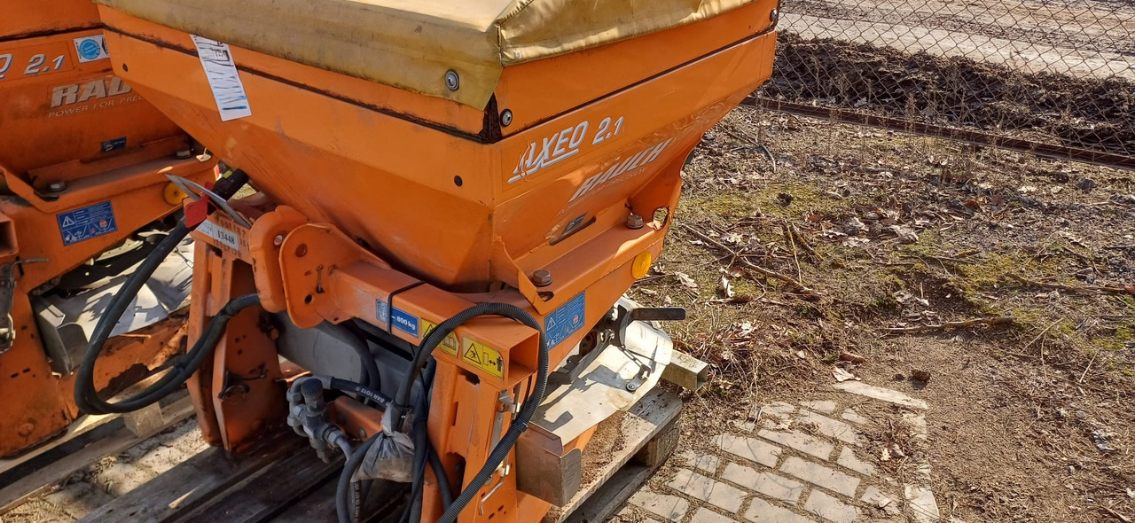 RAUCH AXEO 2.1 - Epandeur de sable: photos 3 RAUCH AXEO 2.1 - Epandeur de sable: photos 3