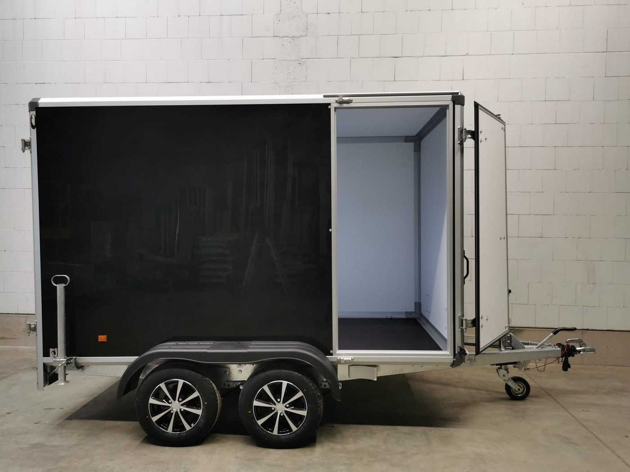 Remorque fourgon neuf VARIANT Night Edition Tandem Tür Kofferanhänger: photos 26 Remorque fourgon neuf VARIANT Night Edition Tandem Tür Kofferanhänger: photos 26