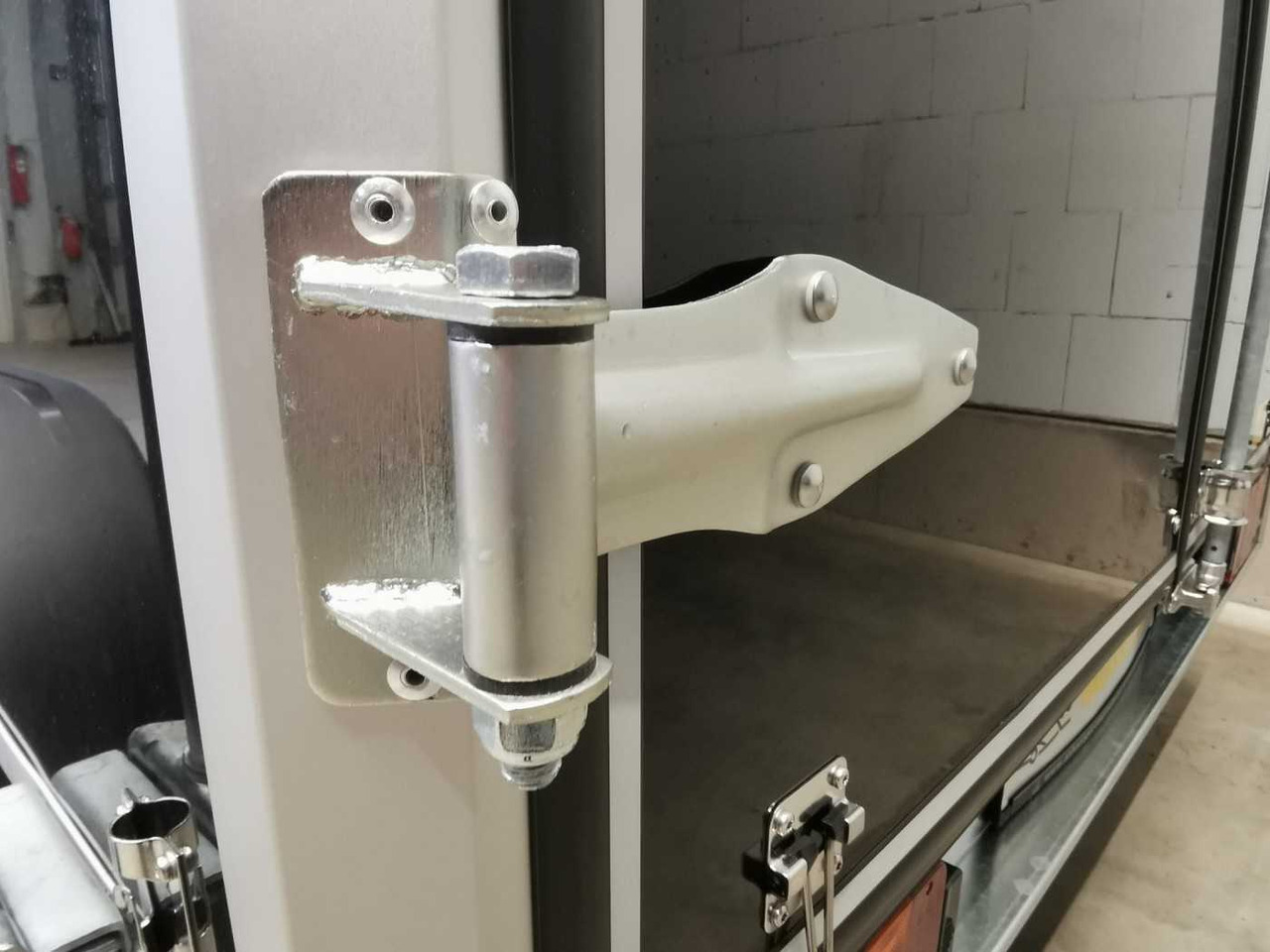 Remorque fourgon neuf VARIANT Night Edition Tandem Tür Kofferanhänger: photos 15 Remorque fourgon neuf VARIANT Night Edition Tandem Tür Kofferanhänger: photos 15