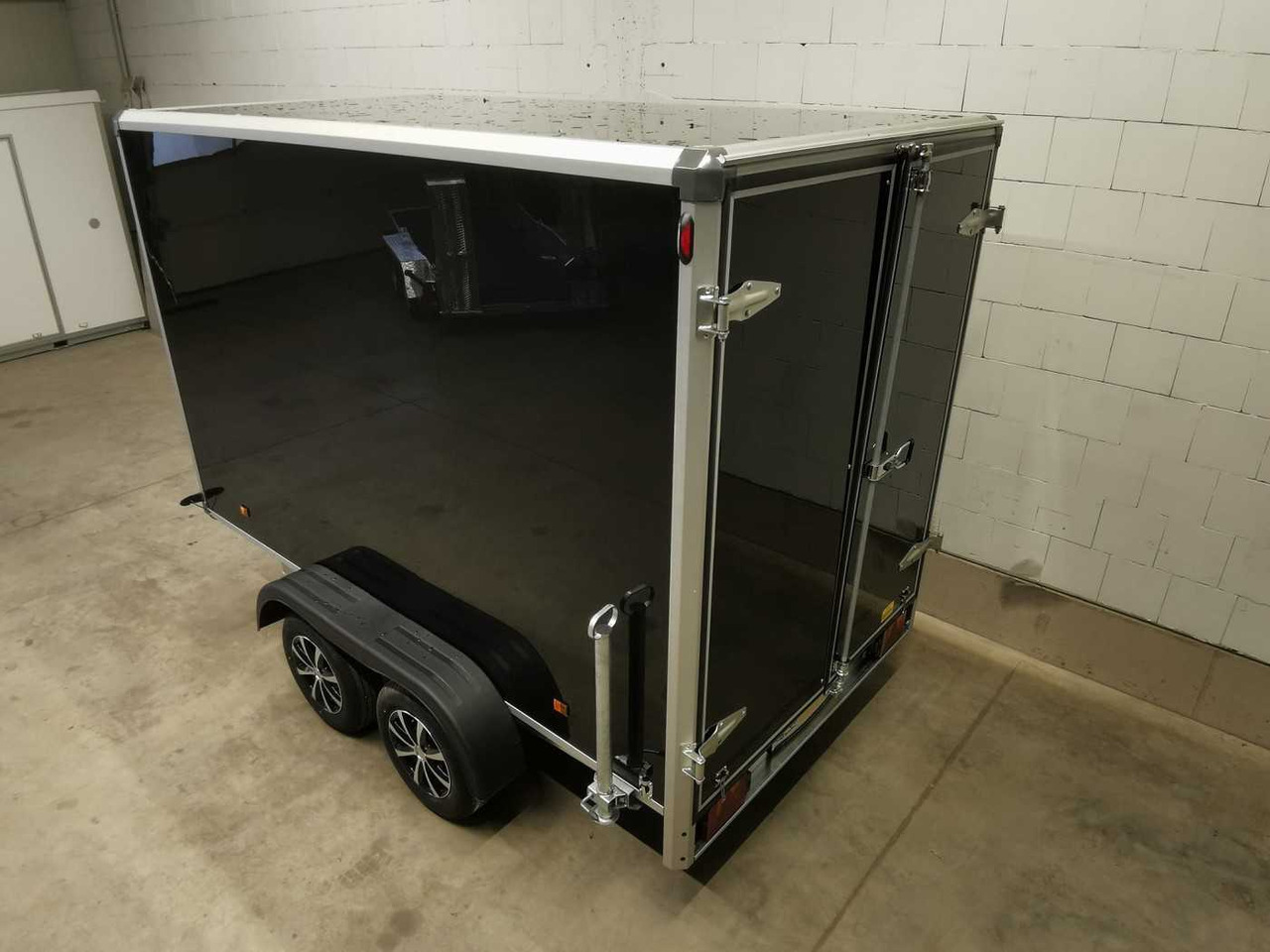 Remorque fourgon neuf VARIANT Night Edition Tandem Tür Kofferanhänger: photos 19 Remorque fourgon neuf VARIANT Night Edition Tandem Tür Kofferanhänger: photos 19