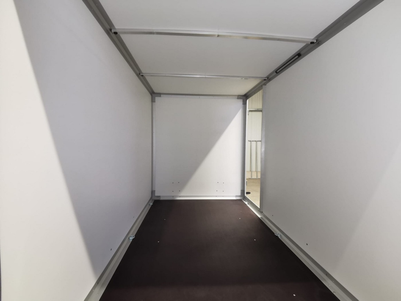 Remorque fourgon neuf VARIANT Night Edition Tandem Tür Kofferanhänger: photos 29 Remorque fourgon neuf VARIANT Night Edition Tandem Tür Kofferanhänger: photos 29