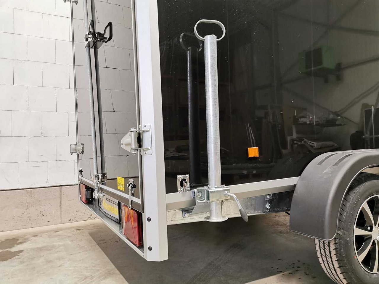 Remorque fourgon neuf VARIANT Night Edition Tandem Tür Kofferanhänger: photos 12 Remorque fourgon neuf VARIANT Night Edition Tandem Tür Kofferanhänger: photos 12