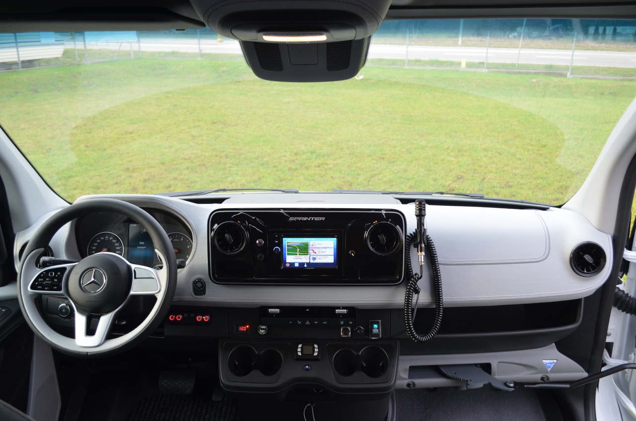 Photo d'intérieur 1: Minibus, Transport de personnes neuf MERCEDES-BENZ Sprinter 519 4x4 high and low drive Photo d'intérieur 1: Minibus, Transport de personnes neuf MERCEDES-BENZ Sprinter 519 4x4 high and low drive