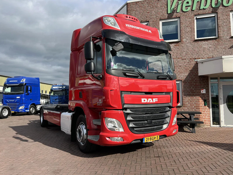 DAF CF 290 4X2 EURO6 SPACECAB RENOVA / VANGMUIL / LAADKLEP / TOP STAAT - Camion porte-conteneur/ Caisse mobile: photos 1 DAF CF 290 4X2 EURO6 SPACECAB RENOVA / VANGMUIL / LAADKLEP / TOP STAAT - Camion porte-conteneur/ Caisse mobile: photos 1