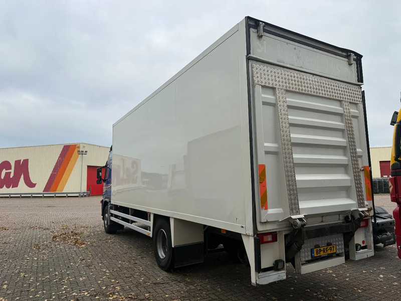 Volvo FM9-260 4X2 / Schaltgetriebe / Koffer mit Ladebordwand / Schaltgetriebe / Euro3 - Camion fourgon: photos 5 Volvo FM9-260 4X2 / Schaltgetriebe / Koffer mit Ladebordwand / Schaltgetriebe / Euro3 - Camion fourgon: photos 5