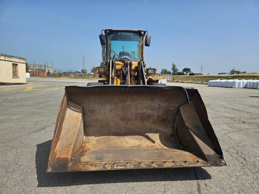 VOLVO L 70 D - Chargeuse sur pneus: photos 4 VOLVO L 70 D - Chargeuse sur pneus: photos 4
