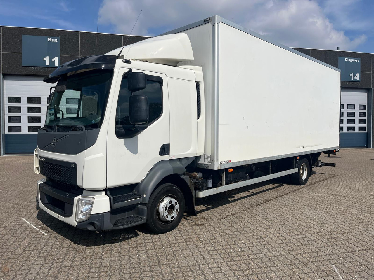 Volvo FL210 - Camion fourgon: photos 1 Volvo FL210 - Camion fourgon: photos 1