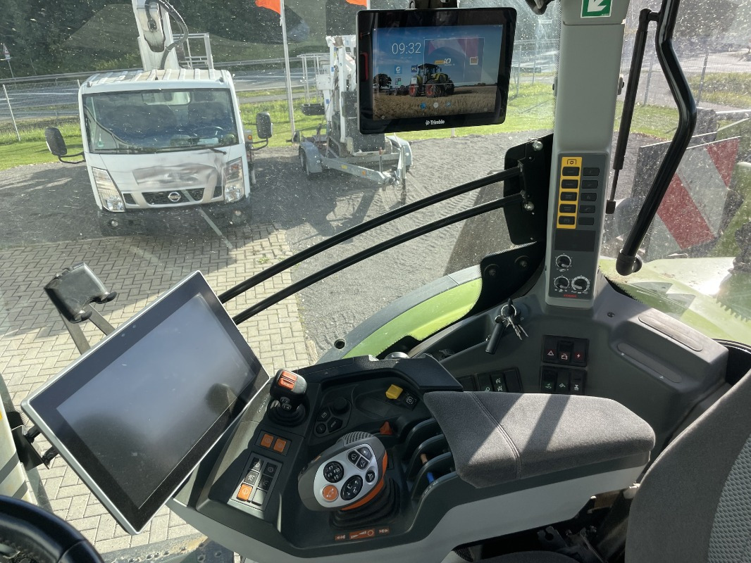 CLAAS Arion 660 CMATIC - Tracteur agricole: photos 5 CLAAS Arion 660 CMATIC - Tracteur agricole: photos 5