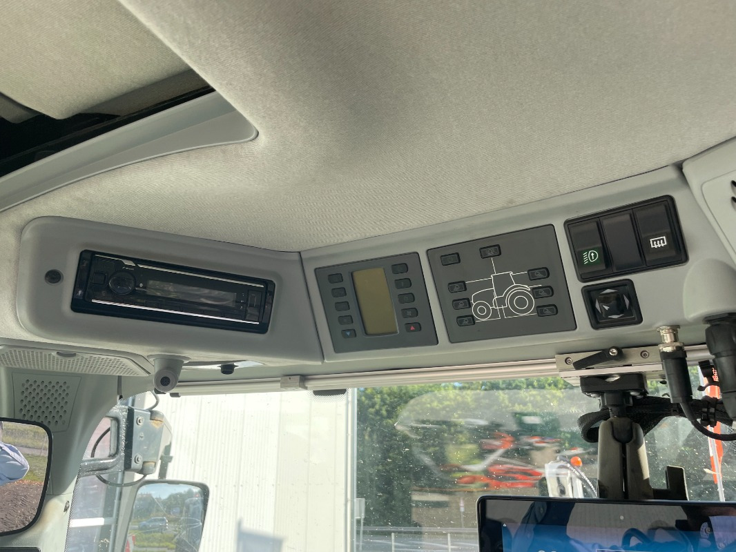 CLAAS Arion 660 CMATIC - Tracteur agricole: photos 3 CLAAS Arion 660 CMATIC - Tracteur agricole: photos 3