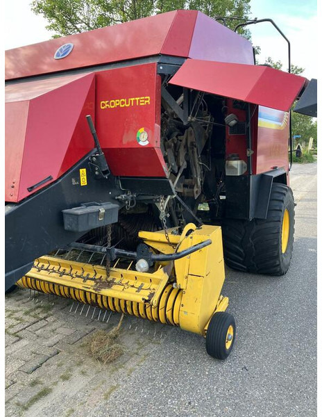 New Holland BB940 - Machine agricole: photos 2 New Holland BB940 - Machine agricole: photos 2
