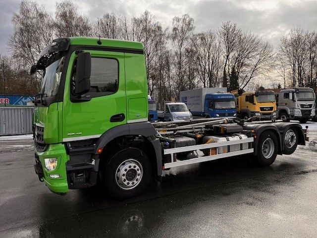 Mercedes-Benz Arocs 2643 Mit Meiller Abrollkipper Top - Camion ampliroll: photos 1 Mercedes-Benz Arocs 2643 Mit Meiller Abrollkipper Top - Camion ampliroll: photos 1