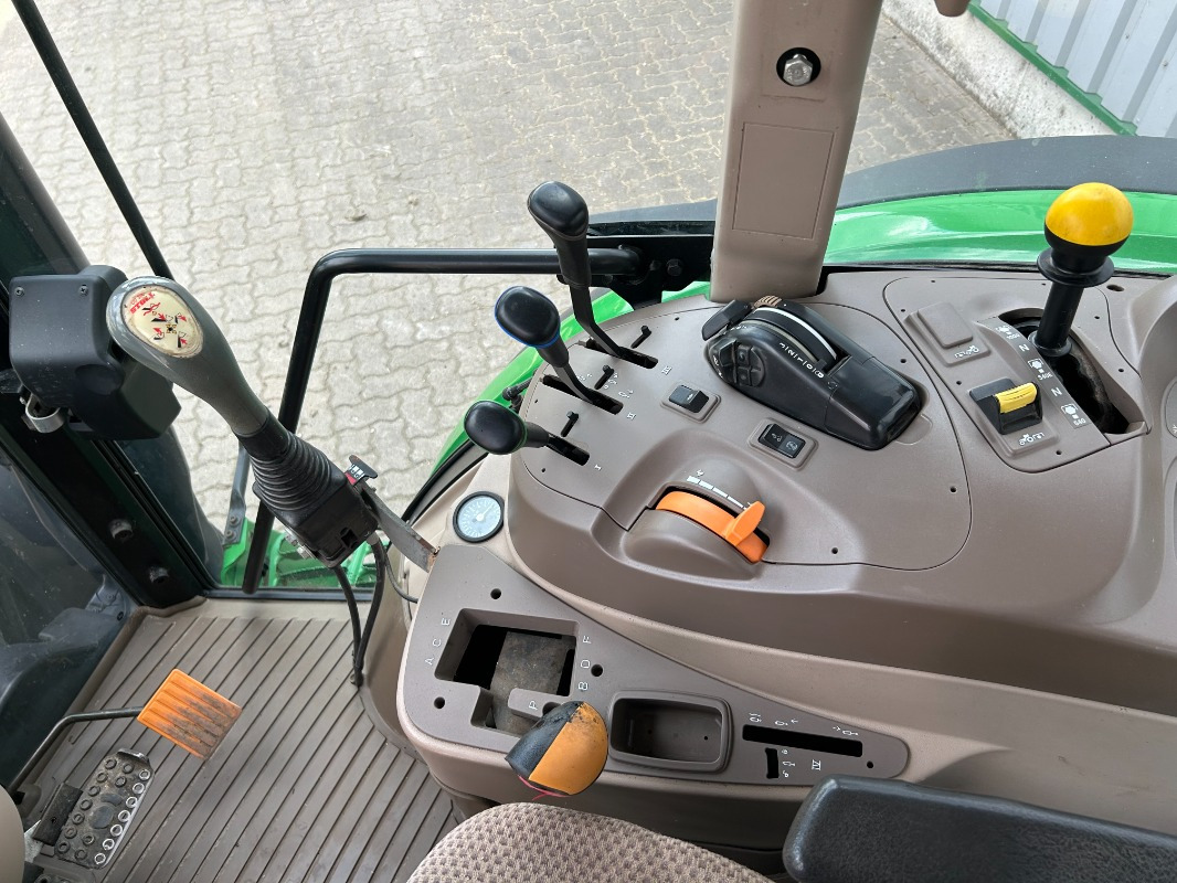John Deere 6105 RC - Tracteur agricole: photos 2 John Deere 6105 RC - Tracteur agricole: photos 2