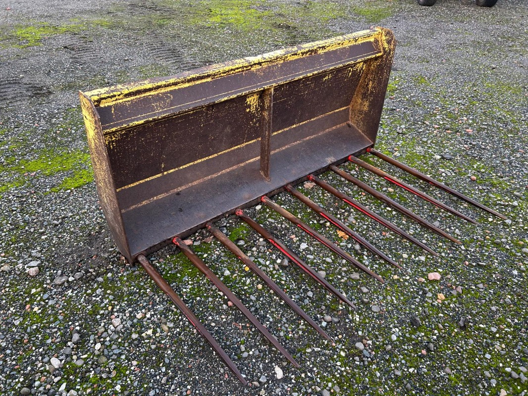 Stoll Dunggabel 1,80M - Chargeur frontal pour tracteur: photos 1 Stoll Dunggabel 1,80M - Chargeur frontal pour tracteur: photos 1