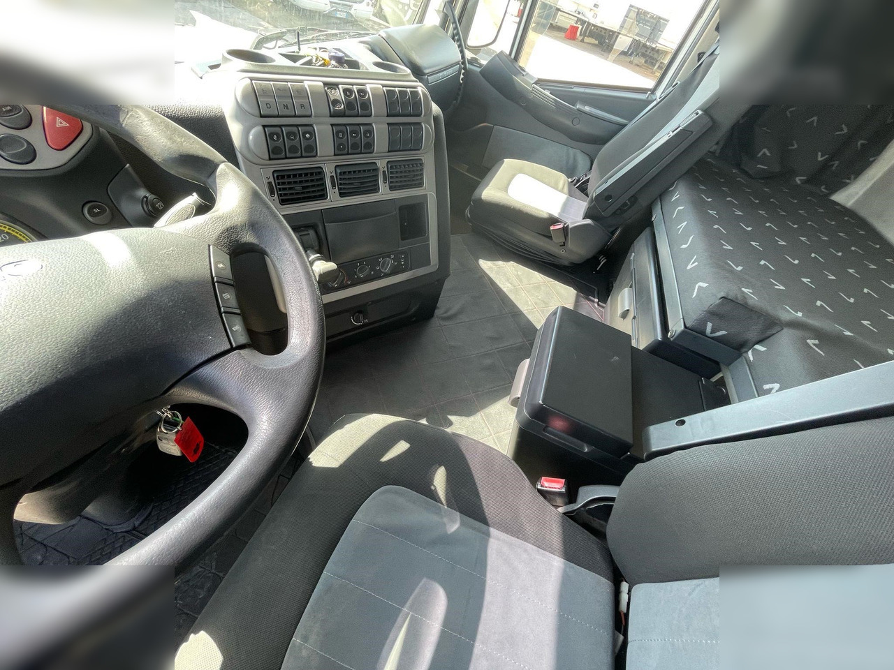 IVECO ECOSTRALIS 500 - Tracteur routier: photos 5 IVECO ECOSTRALIS 500 - Tracteur routier: photos 5