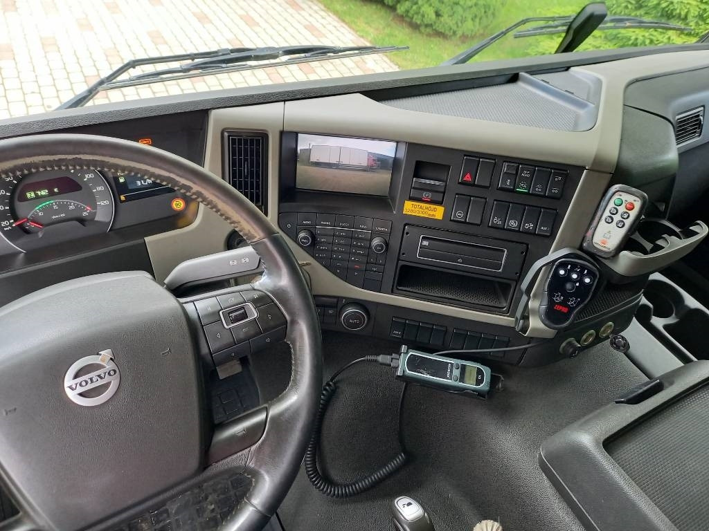 Camion frigorifique Volvo FM 330, 6x2, CARRIER SUPRA 950 U: photos 47