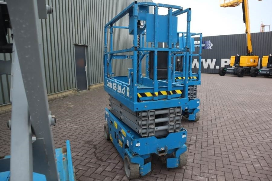Genie GS1932 E-Drive Several In Stock, 8m Working Height - Nacelle ciseaux: photos 3 Genie GS1932 E-Drive Several In Stock, 8m Working Height - Nacelle ciseaux: photos 3
