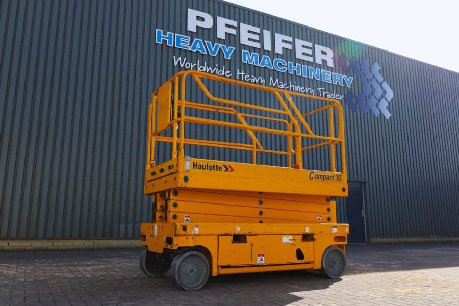 Haulotte Compact 10 Electric, 10m Working Height, 450kg Cap - Nacelle ciseaux: photos 1 Haulotte Compact 10 Electric, 10m Working Height, 450kg Cap - Nacelle ciseaux: photos 1