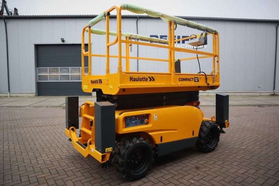 Haulotte Compact 12DX Valid Inspection, *Guarantee! Diesel, - Nacelle ciseaux: photos 2 Haulotte Compact 12DX Valid Inspection, *Guarantee! Diesel, - Nacelle ciseaux: photos 2