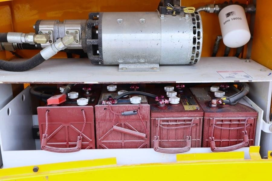 Haulotte Compact 12RTE Electric, 12m Working Height, 450kg - Nacelle ciseaux: photos 5 Haulotte Compact 12RTE Electric, 12m Working Height, 450kg - Nacelle ciseaux: photos 5