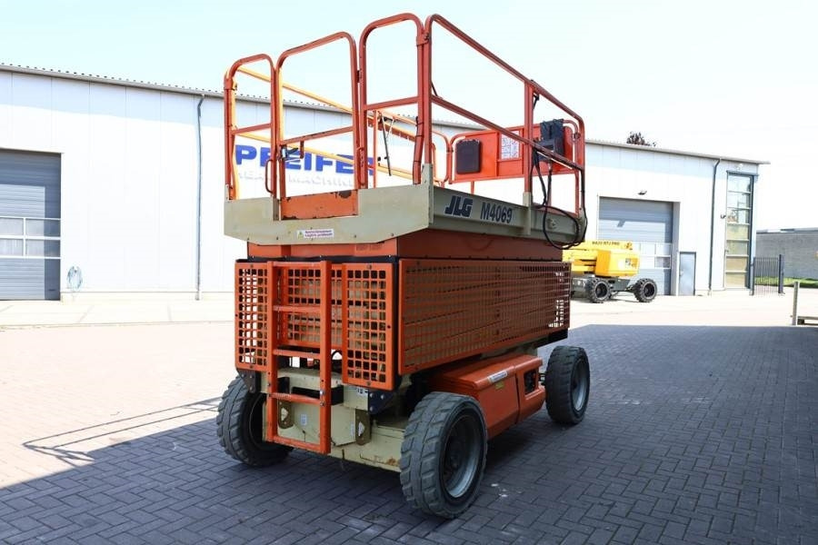 JLG M4069 Hybrid, 14.2m Working Height, 360kg Capacity  - Nacelle ciseaux: photos 2 JLG M4069 Hybrid, 14.2m Working Height, 360kg Capacity  - Nacelle ciseaux: photos 2