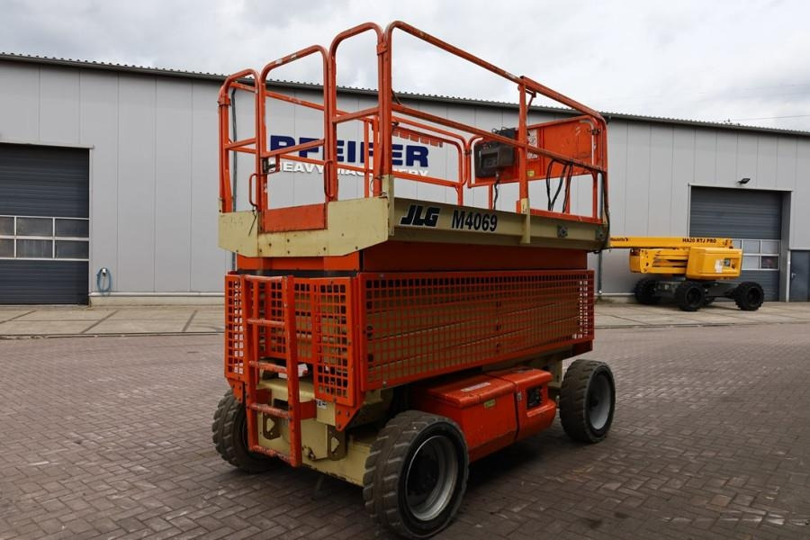 JLG M4069 Hybrid, 14.2m Working Height, 360kg Capacity - Nacelle ciseaux: photos 2 JLG M4069 Hybrid, 14.2m Working Height, 360kg Capacity - Nacelle ciseaux: photos 2