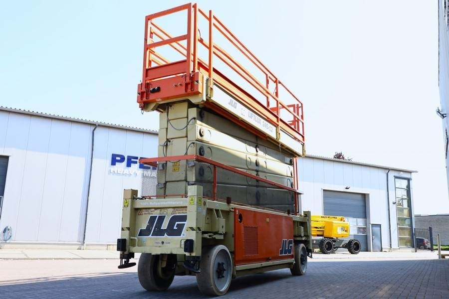 JLG SL245-12 Diesel, 4x4x4 Drive, 26.5m Working Height  - Nacelle ciseaux: photos 2 JLG SL245-12 Diesel, 4x4x4 Drive, 26.5m Working Height  - Nacelle ciseaux: photos 2